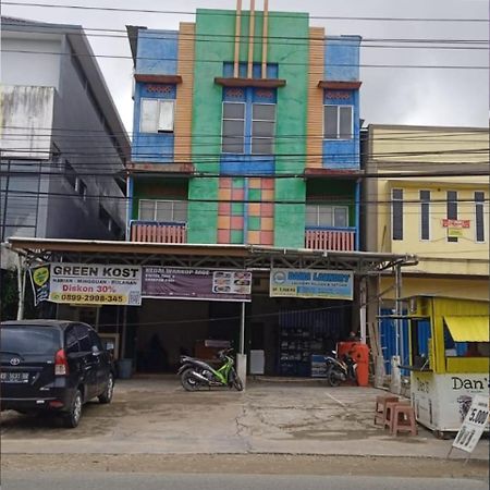Greenkost Hostel Sintang Buitenkant foto