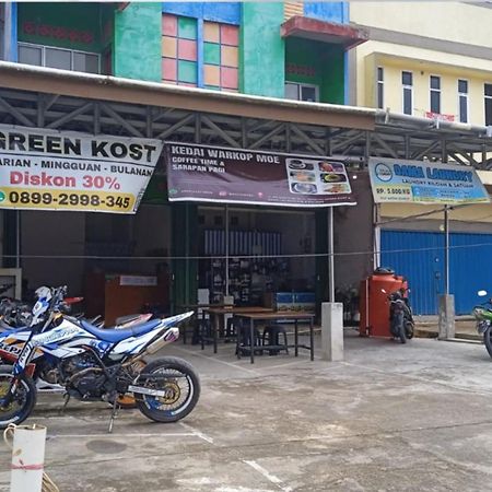 Greenkost Hostel Sintang Buitenkant foto