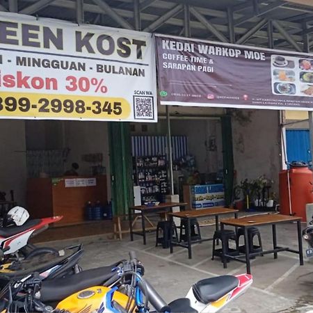 Greenkost Hostel Sintang Buitenkant foto