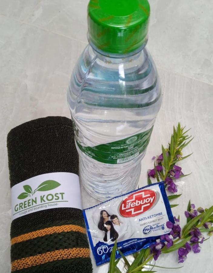 Greenkost Hostel Sintang Buitenkant foto