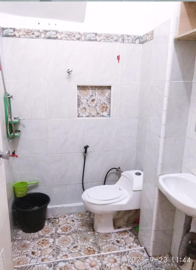Greenkost Hostel Sintang Buitenkant foto