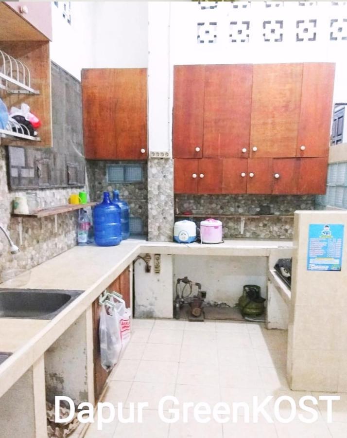 Greenkost Hostel Sintang Buitenkant foto