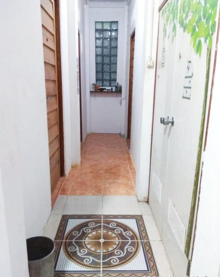 Greenkost Hostel Sintang Buitenkant foto