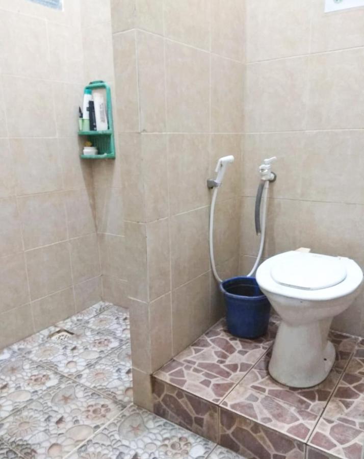 Greenkost Hostel Sintang Buitenkant foto