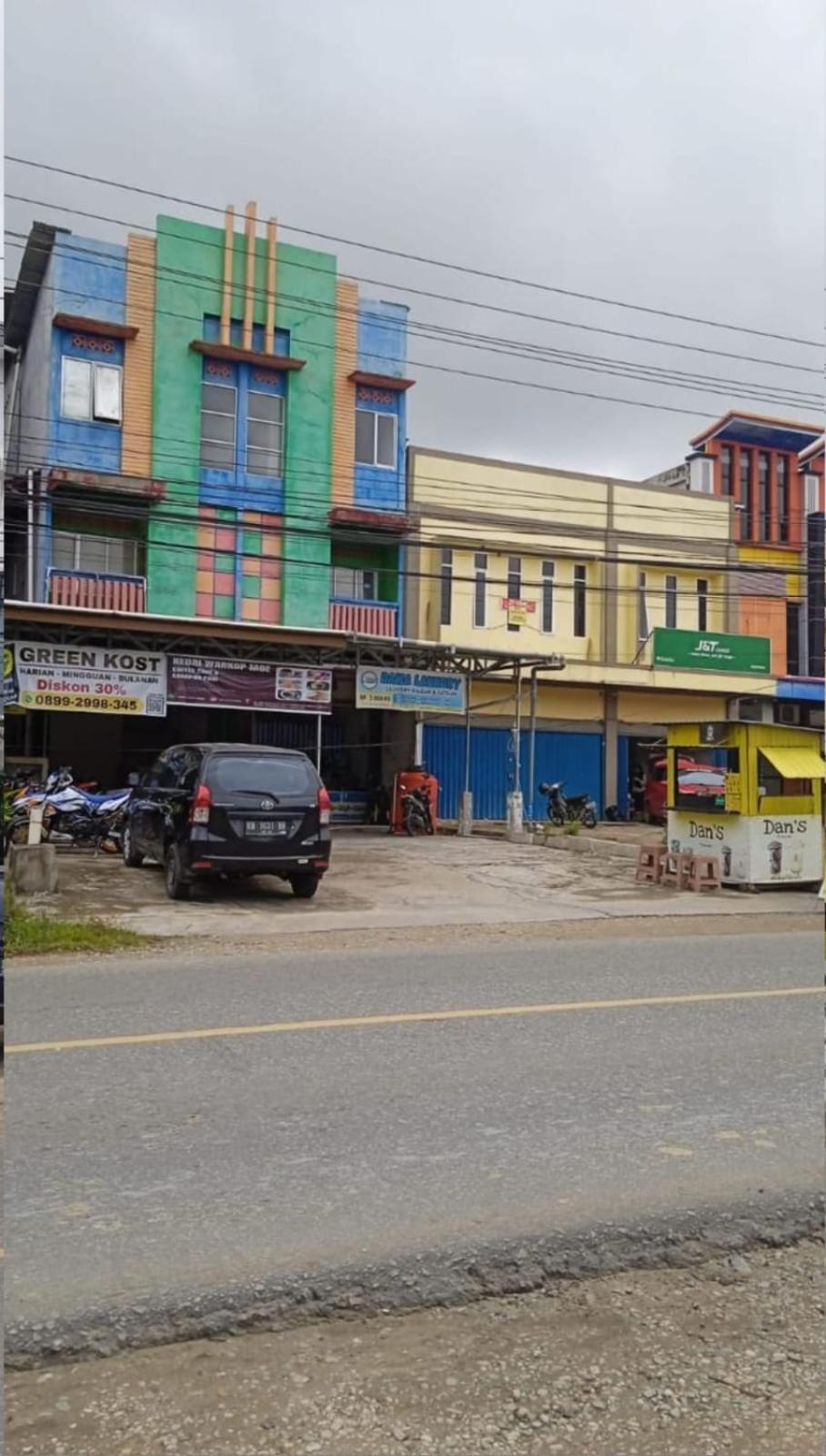Greenkost Hostel Sintang Buitenkant foto