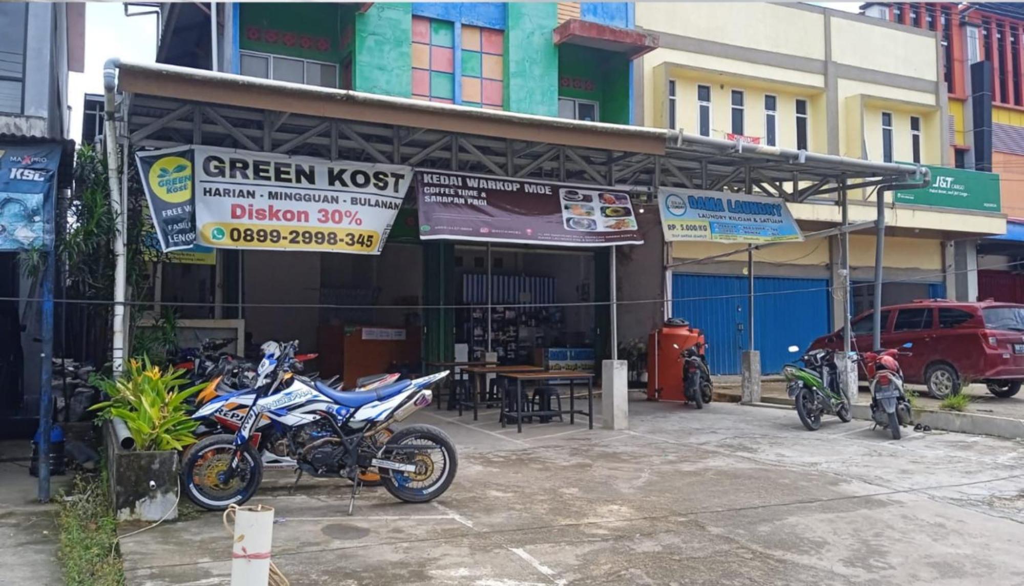 Greenkost Hostel Sintang Buitenkant foto